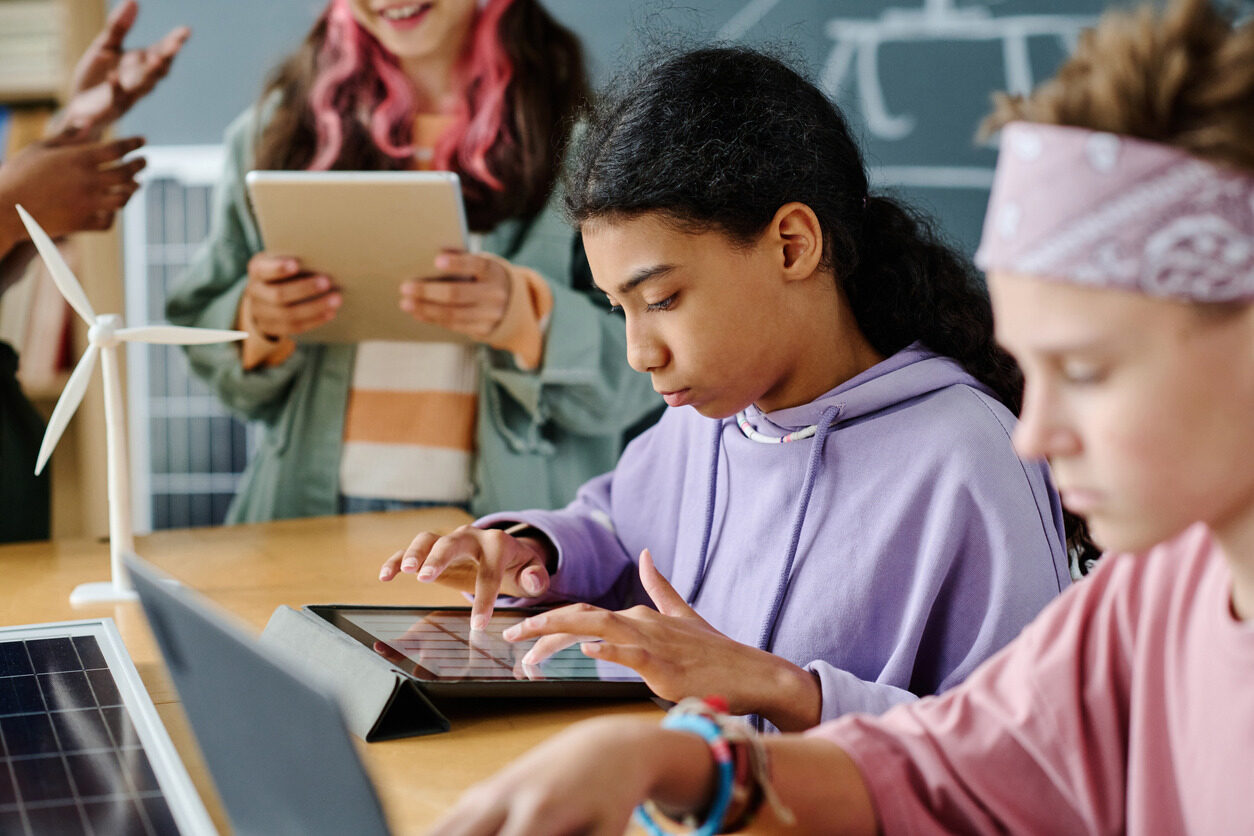 Girl with a tablet learning how to use WordPress with Berlitz Digital School.